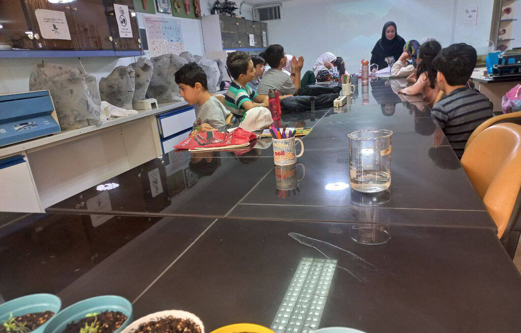 1325470-1 کودکان در مدار علم؛ تجربهای متفاوت از کیهانشناسی در پژوهشکده رویان