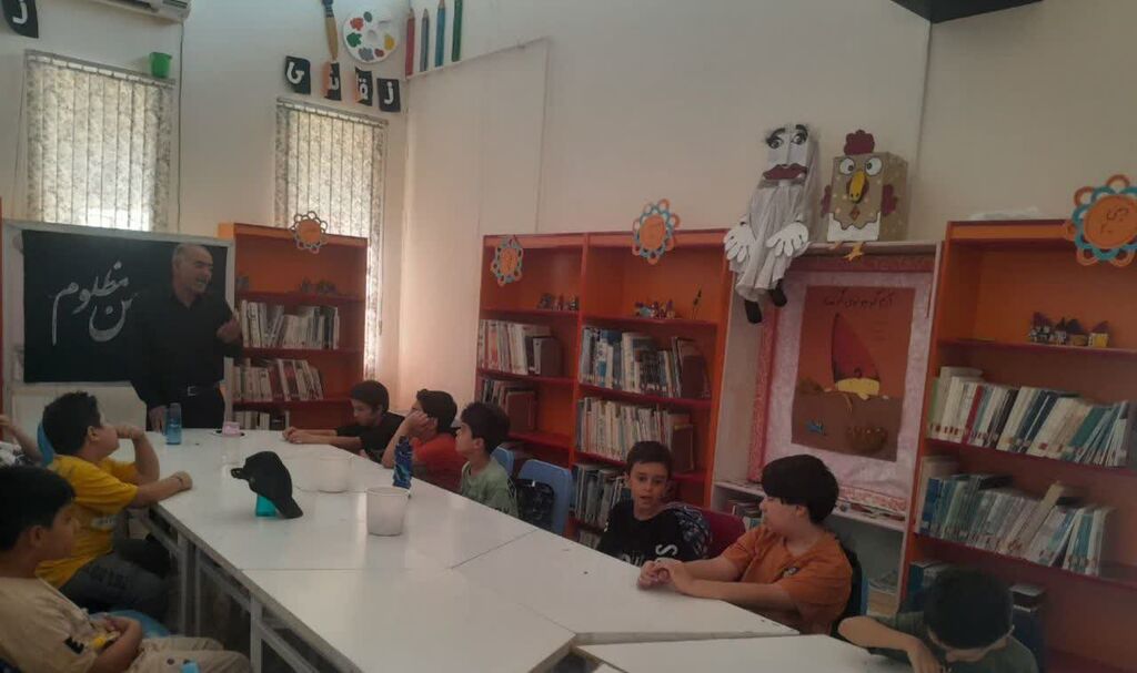 1325835 حضور مسئول ستاد اقامه نماز شهرستان در مرکز گیلانغرب و تجلیل از اعضای برتر