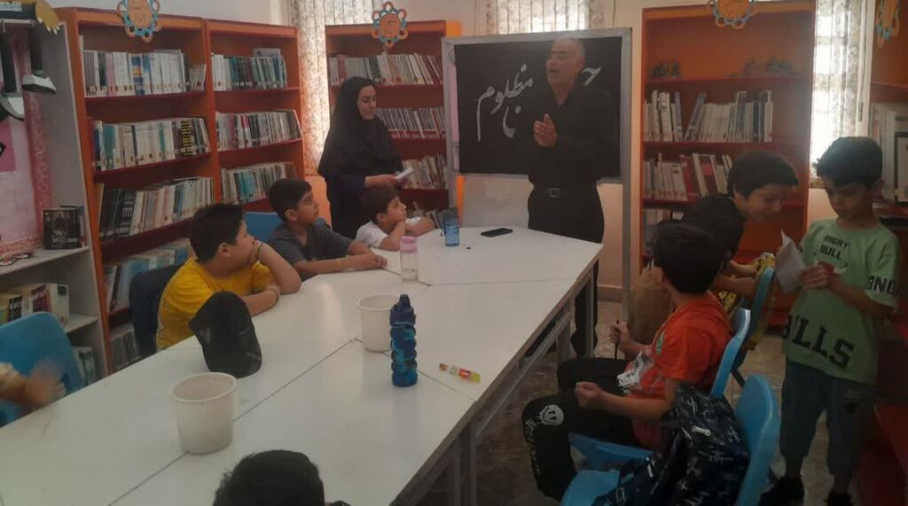 1325836 حضور مسئول ستاد اقامه نماز شهرستان در مرکز گیلانغرب و تجلیل از اعضای برتر