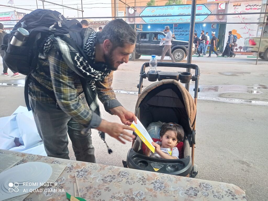 1326130 میزبانی فرهنگی کانون پرورش فکری ایلام از زائران کربلا در مرز مهران