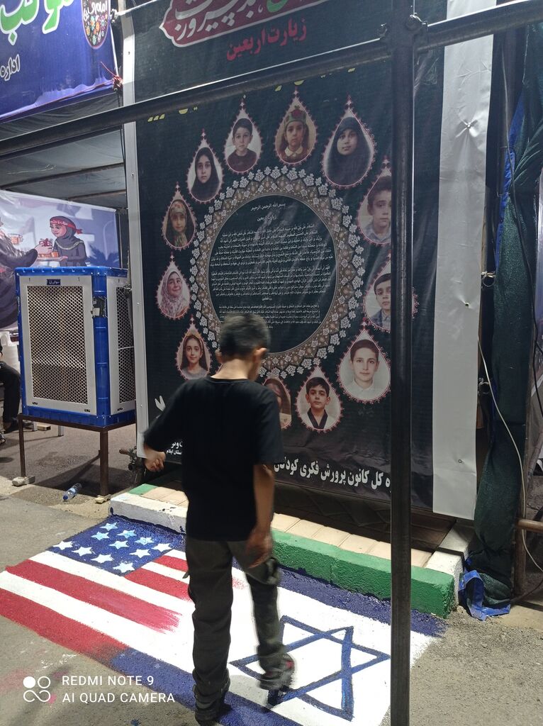 1326133 میزبانی فرهنگی کانون پرورش فکری ایلام از زائران کربلا در مرز مهران