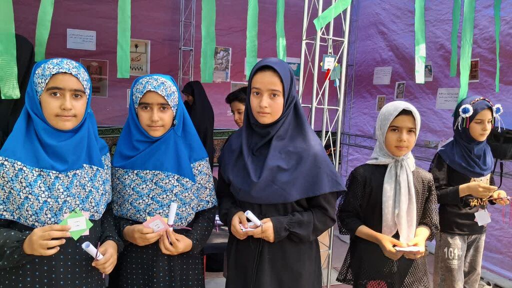 1326281 استقبال زائران و مسئولان از موکب مرکز کنگاور