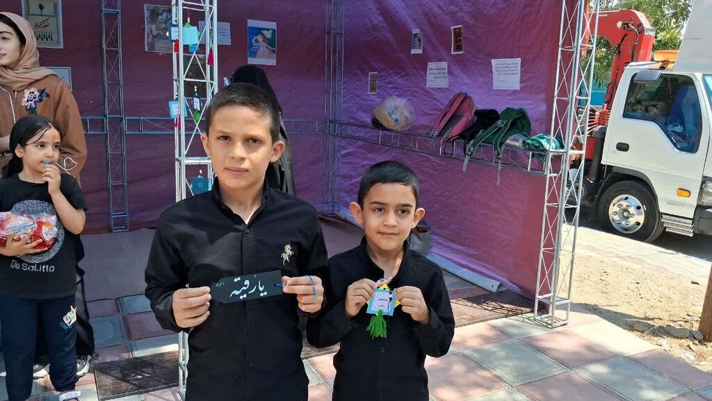 1326287 استقبال زائران و مسئولان از موکب مرکز کنگاور