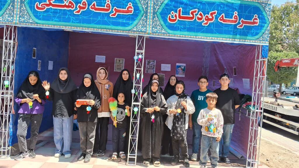 1326292 استقبال زائران و مسئولان از موکب مرکز کنگاور