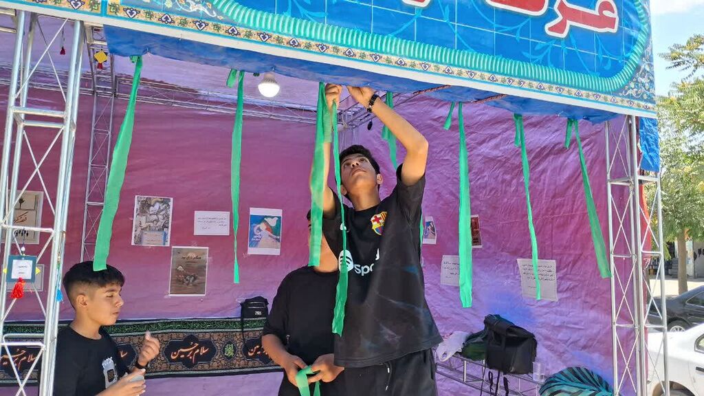 1326298 استقبال زائران و مسئولان از موکب مرکز کنگاور