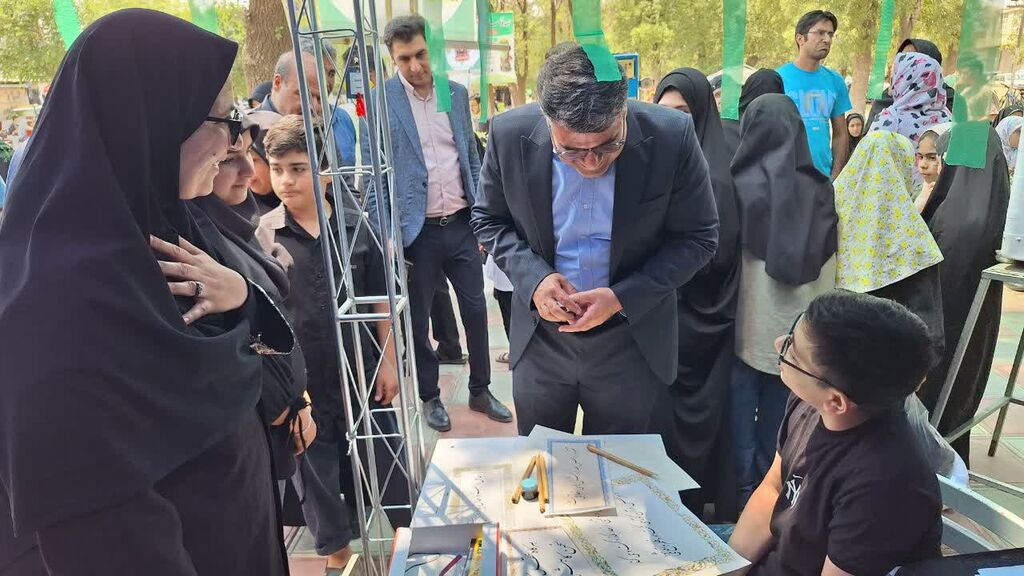 1326307 استقبال زائران و مسئولان از موکب مرکز کنگاور