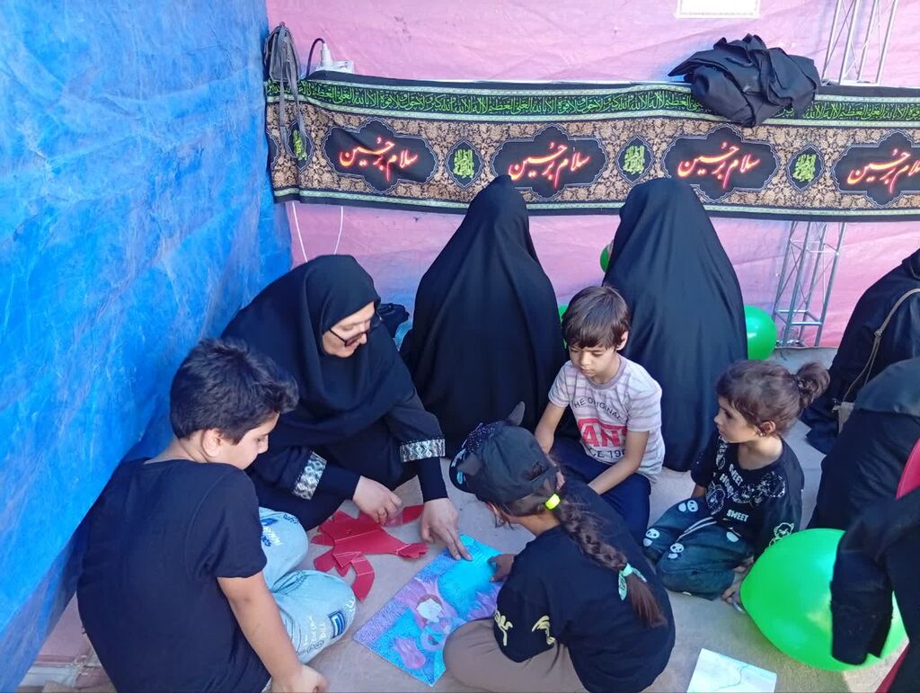 1326308 استقبال زائران و مسئولان از موکب مرکز کنگاور