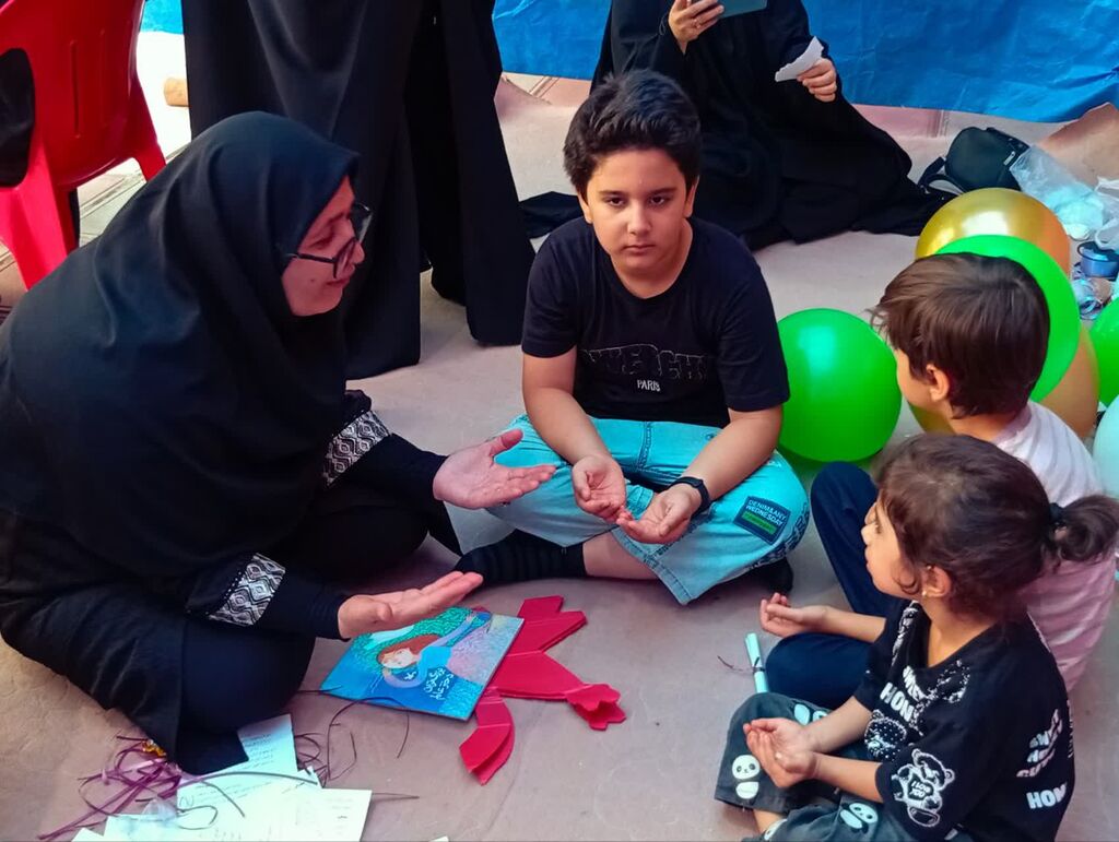 1326311 استقبال زائران و مسئولان از موکب مرکز کنگاور