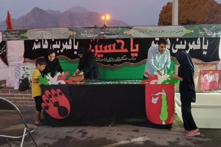 موکب “سیدالشهدا” کانون کرمانشاه میزبان زائران با برنامه‌های فرهنگی