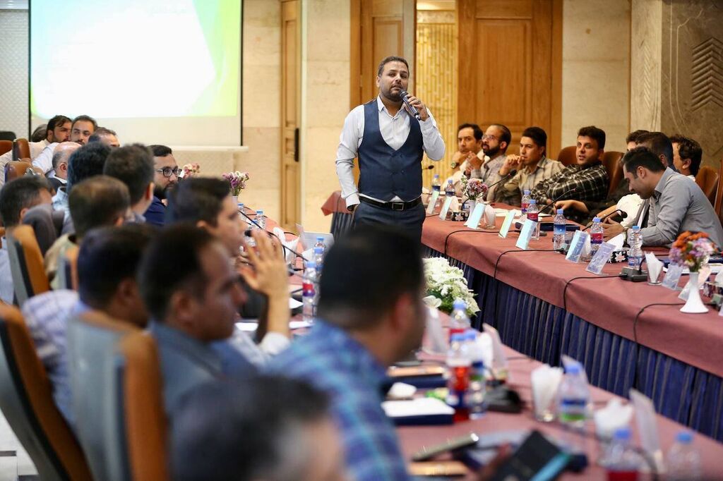 1326628 دعوت از مربی کتابخانه سیارشهری مشهد در همایش کتابداران سیار کتابخانههای عمومی کشور