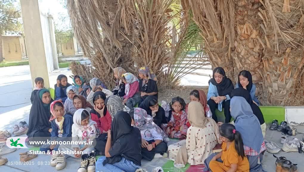 1326841 همراهی مادران و دختران در یک روز بهیادماندنی در مرکز فرهنگی هنری شماره دو زاهدان