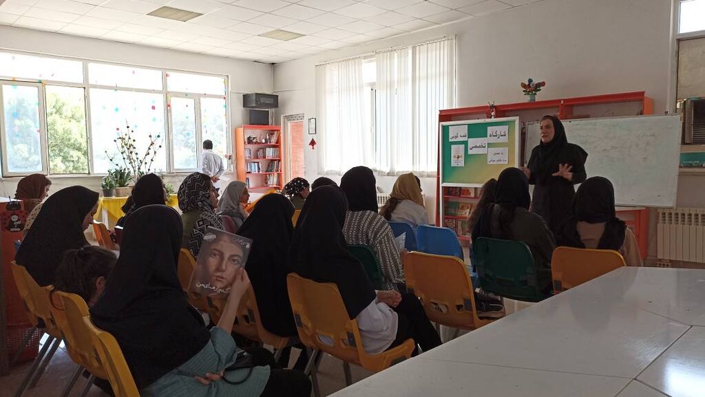 1326855 کارگاه تخصصی آموزش قصهگویی در مراکز اسلامآباد غرب