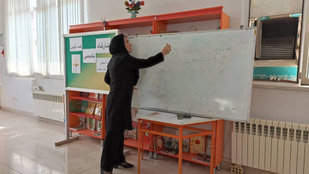 1326859 کارگاه تخصصی آموزش قصهگویی در مراکز اسلامآباد غرب