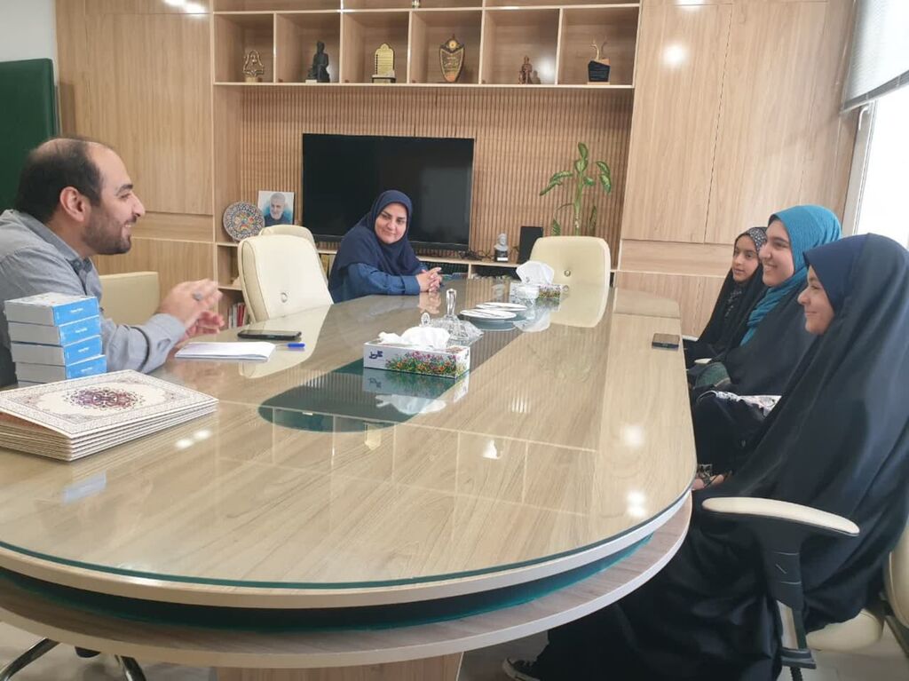 1326981 تقدیر از اعضای فعال باشگاه خبرنگاران نوجوان کانون