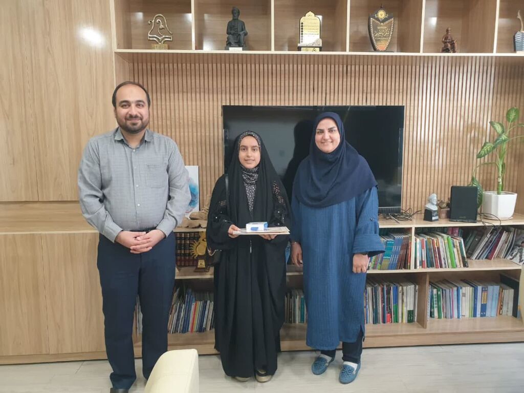 1326983 تقدیر از اعضای فعال باشگاه خبرنگاران نوجوان کانون