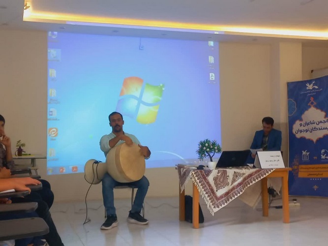 1327053 نشست انجمن شاعران نوجوان کانون استان اصفهان