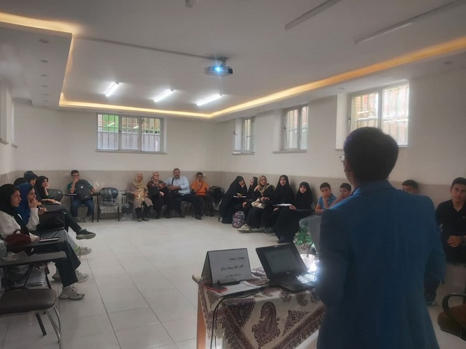 1327054 نشست انجمن شاعران نوجوان کانون استان اصفهان