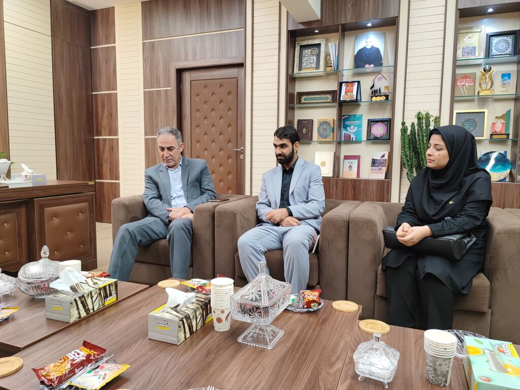 1327077 دیدار مدیرکل کانون پرورش فکری خوزستان با فرماندار ماهشهر
