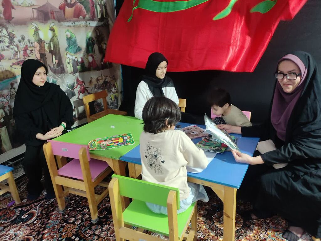 1327383 مربیان مرکز قصرشیرین در موکب مرز خسروی میزبان زائران