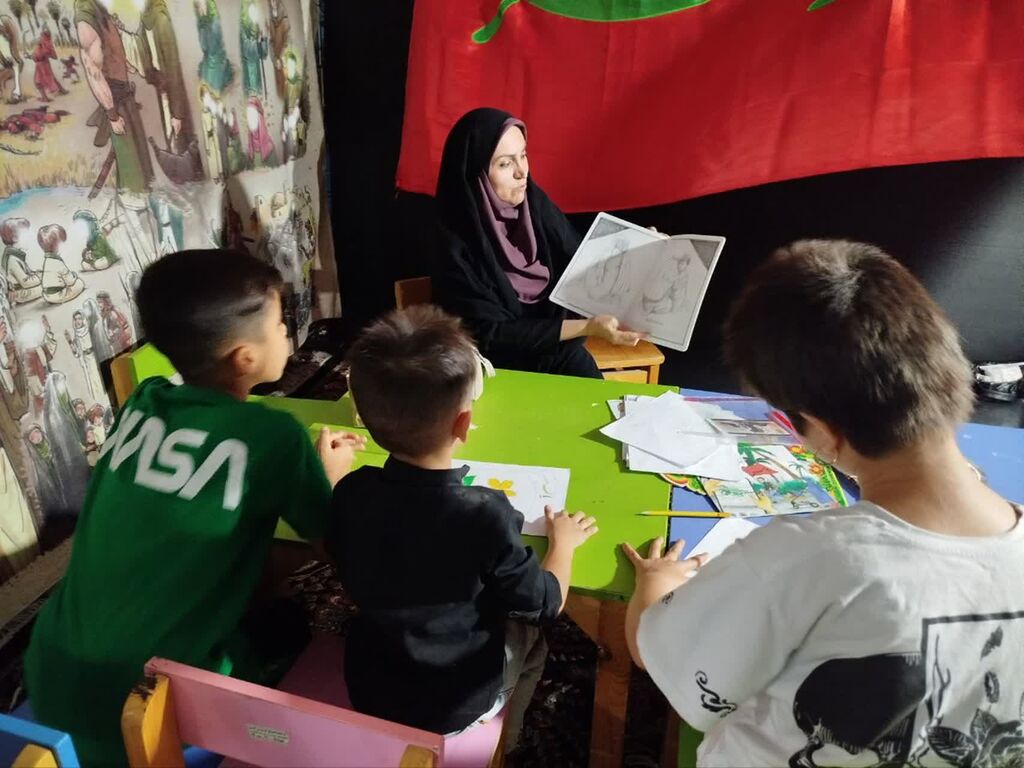 1327387 مربیان مرکز قصرشیرین در موکب مرز خسروی میزبان زائران