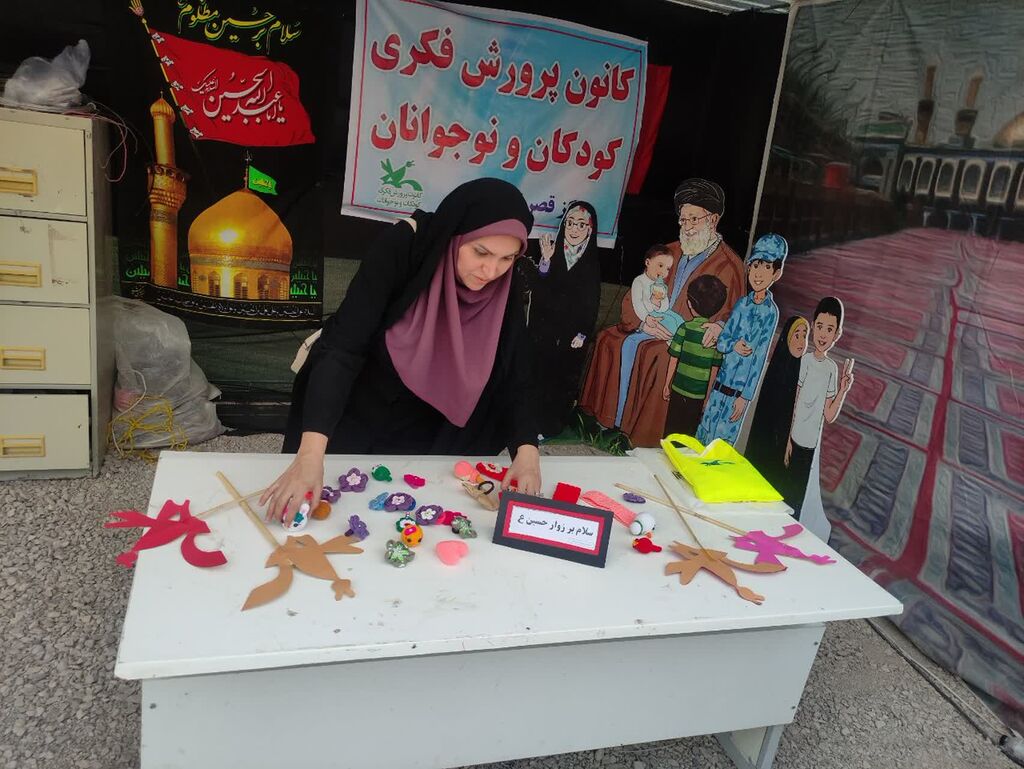 1327389 مربیان مرکز قصرشیرین در موکب مرز خسروی میزبان زائران