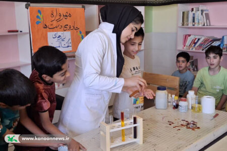 برنامه‌ی علمی رازهای شگفت‌انگیز در بهاباد برگزار شد