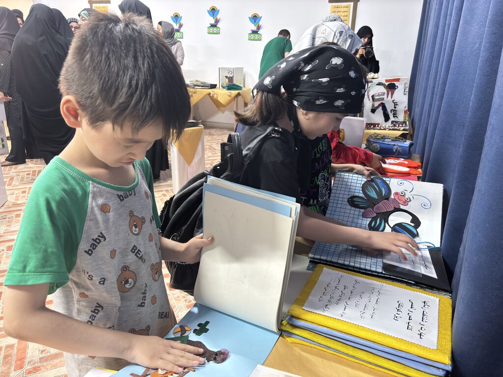 نمایشگاه کتابهای حسی لمسی نمایشگاه کتابهای حسی لمسی