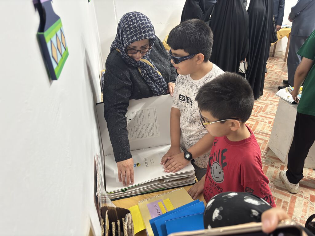 1327480-1 کتابهای حسی و لمسی به مشهد رسید