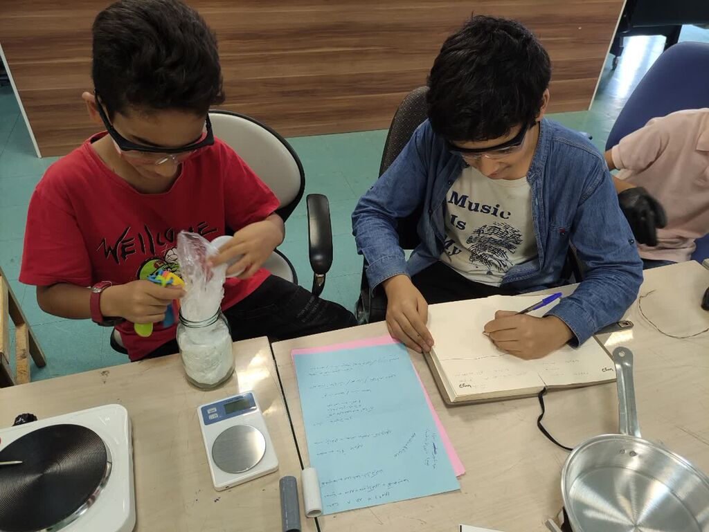 اعضای کانون سمنان با ساخت موشک، طعم هیجان علم را چشیدند