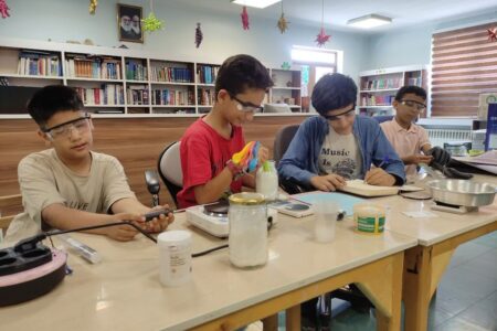 اعضای کانون سمنان با ساخت موشک، طعم هیجان علم را چشیدند