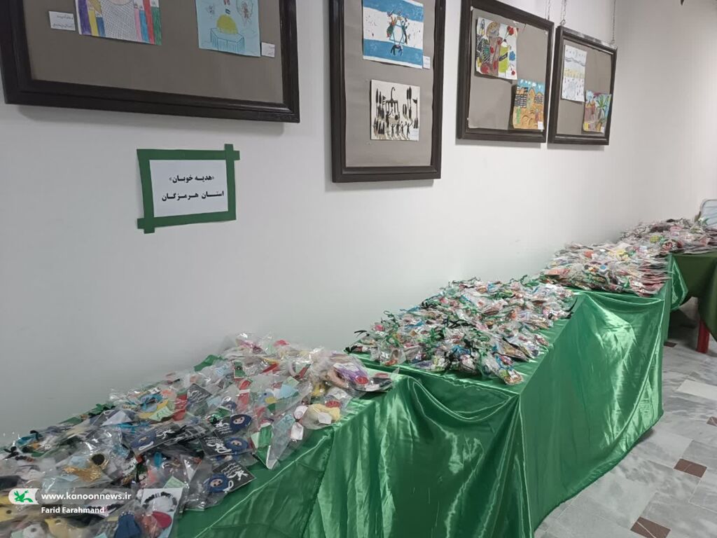 1327621 سه هزار و ۳۰۰ دستسازه هنری کودکان و نوجوانان از مسیر سیستان و بلوچستان به دست عاشقان اباعبدالله میرسد