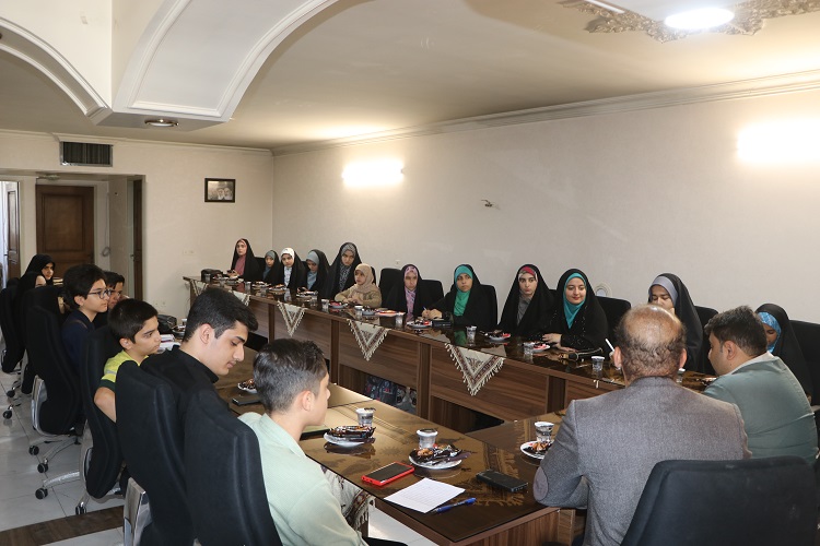 1327780 تجلیل از آیندهسازان عرصهی خبر