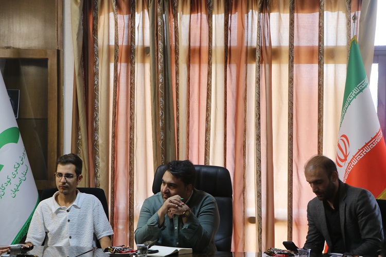 1327786 تجلیل از آیندهسازان عرصهی خبر