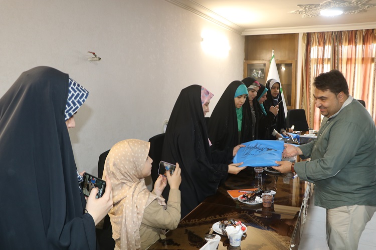 1327787 تجلیل از آیندهسازان عرصهی خبر