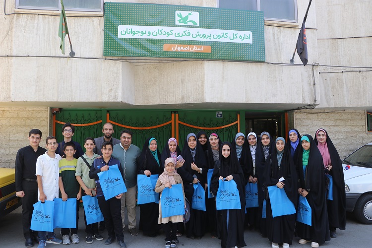 1327788 تجلیل از آیندهسازان عرصهی خبر