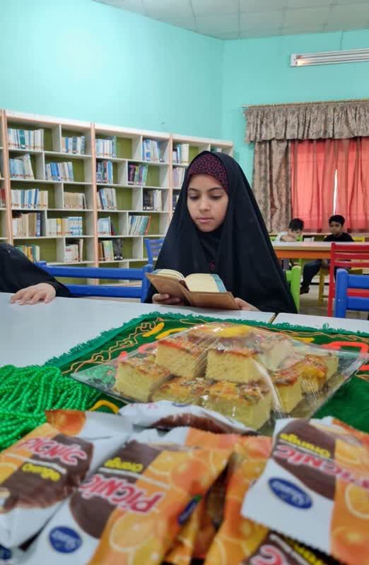 1327860 برگزاری ویژهبرنامه «رویداد قصه گویی با کاروان کربلا» در مرکز ابوموسی