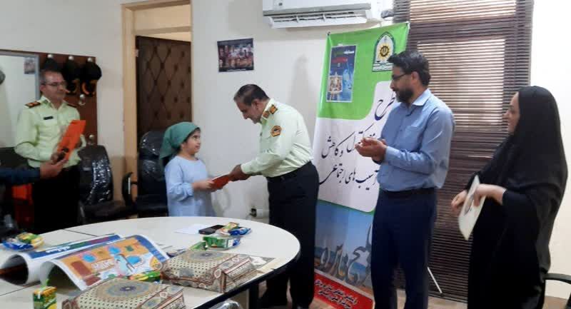 1327881 برگزیدگان مرحله استانی مسابقه ی نقاشی ملی جشنواره گوهرهای فاطمی استان هرمزگان تجلیل شدند