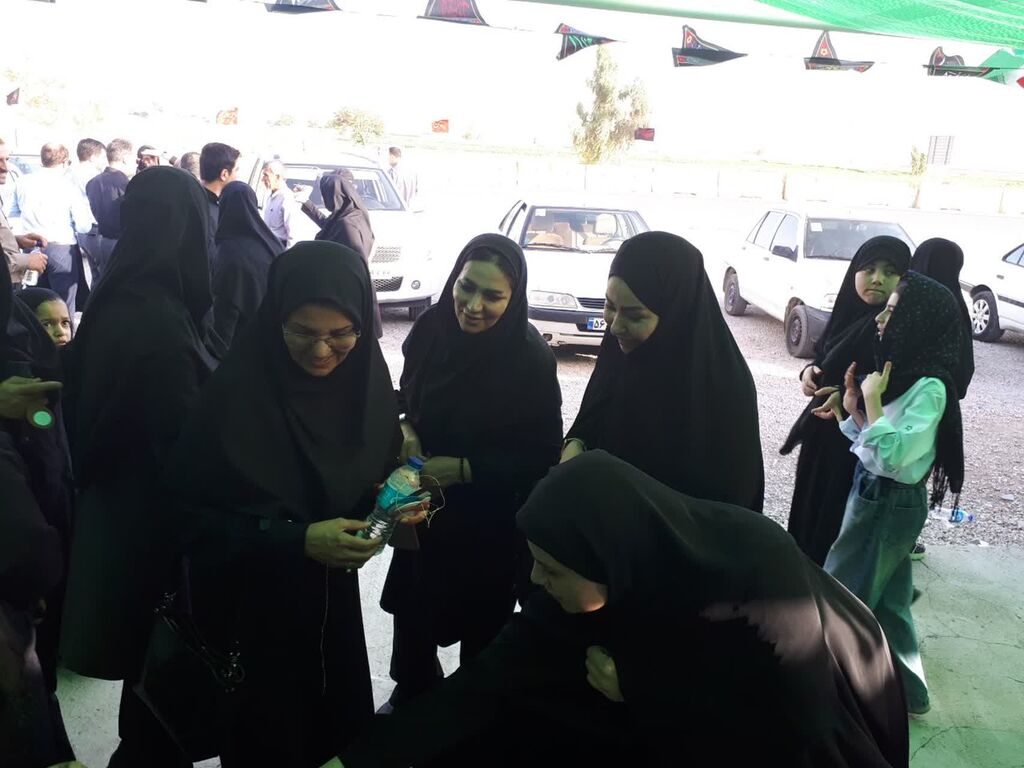 1328006 حضور سرپرست و مسئولان کانون کرمانشاه در موکبهای اربعینی استان