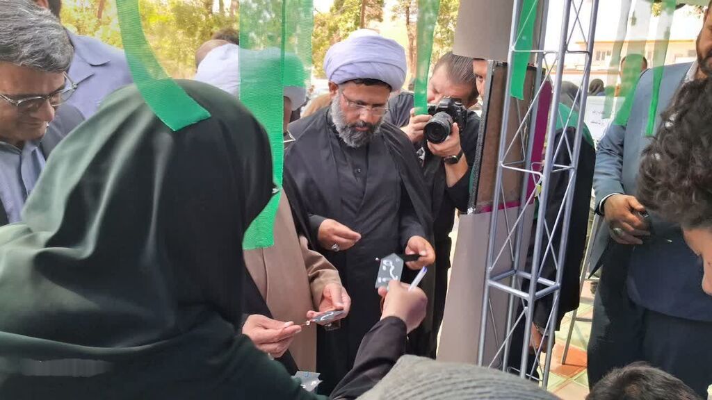 بازدید نماینده ولی فقیه در استان کرمانشاه و هیئت همراه از موکب کنگاور