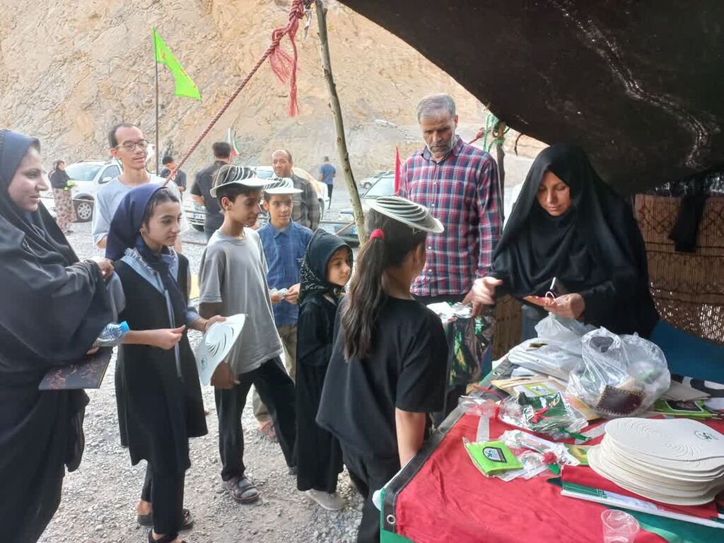 1328401 خدمات فرهنگی مربیان کانون آبدانان درموکب شهدا