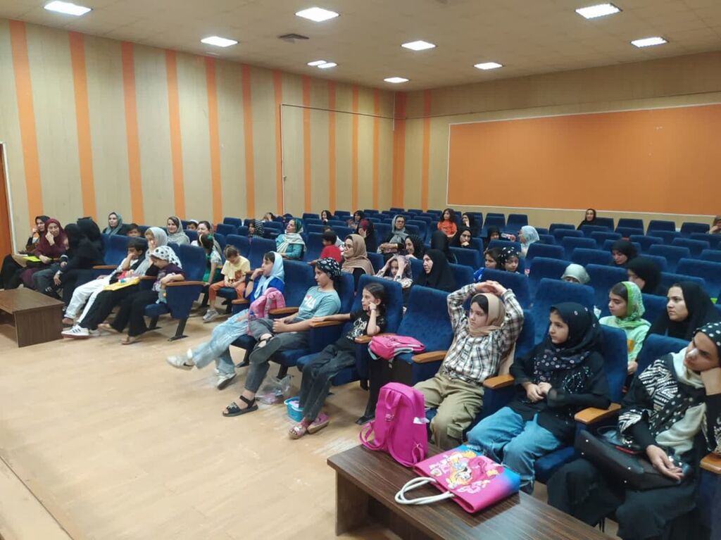 1328673 ﻗﺼﻪﮔﻮ باید به ﻗﺼﻪای که میخواهد بگوید تسلط داشته باشد