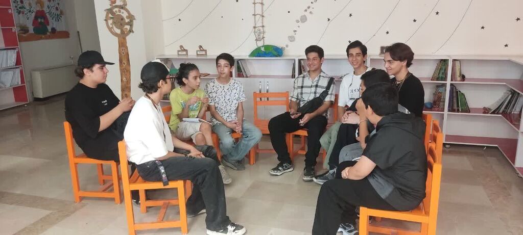 1328756 نوجوانان خلاق با نان و کتاب دلها را گرم کردند