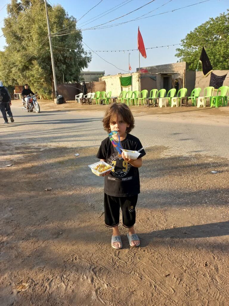 1328774 عضو ارشد کانون کرمانشاه دستسازههای اربعینی را به دست زائران آنسوی مرزها رساند