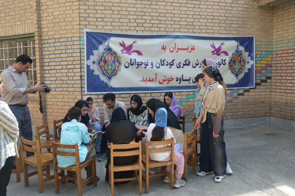 1329063 نمایشنامهخوانی «جیک جیک کی منو میخوره؟» در مرکز پاوه