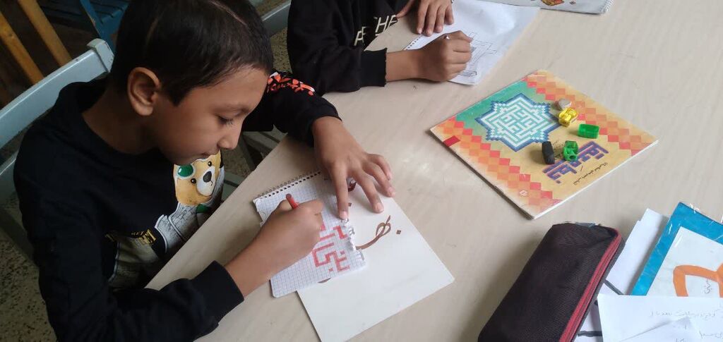 1329370 آموزش خط بنایی در کارگاه خوشنویسی کانون میامی