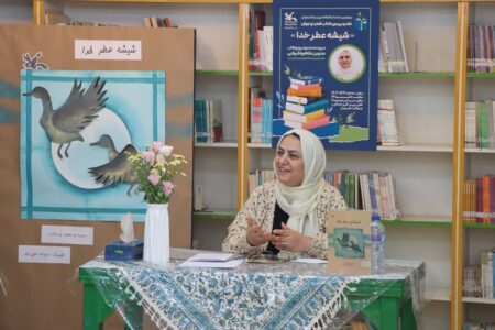 نقد و بررسی کتاب «شیشه عطر خدا» در کانون تهران