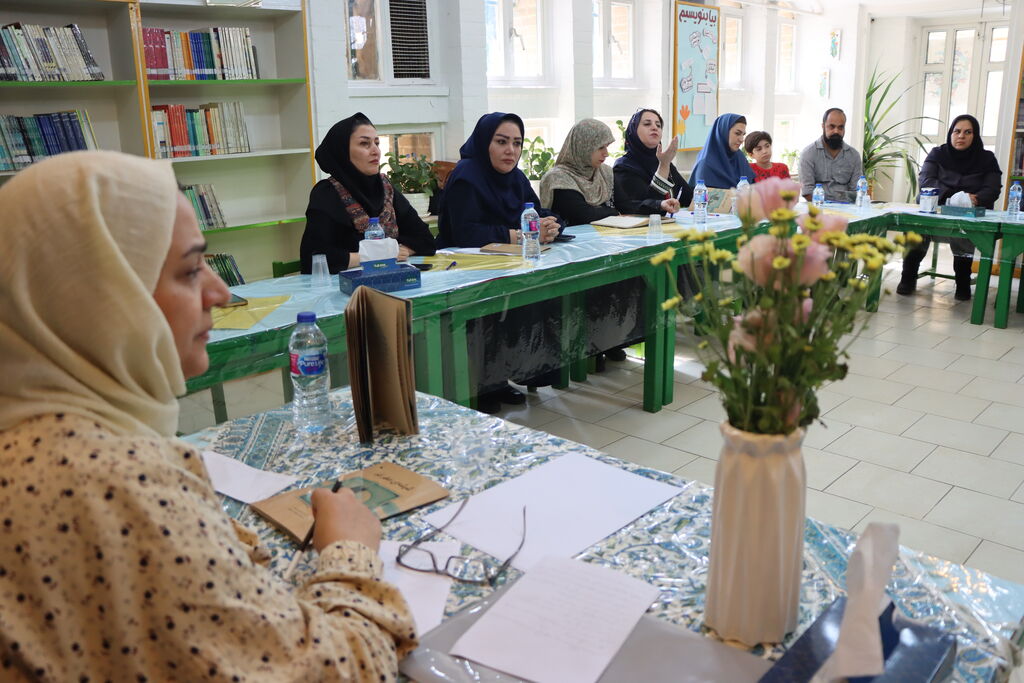 1329429 چهارمین باشگاه مربیان کتابخوان استان تهران