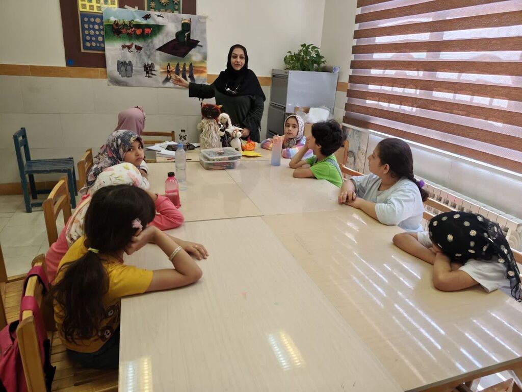 1329441 پرواز بر بال سیمرغ و روایت حکایت ایرج در کارگاه شاهنامهخوانی مجتمع فرهنگی هنری سمنان