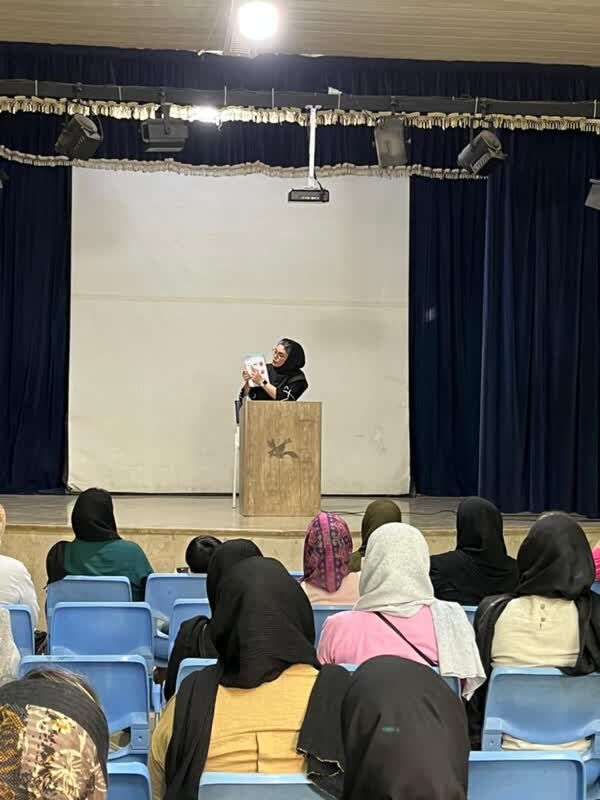 1329567 برگزاری جلسه هماندیشی کانون زبان استان هرمزگان با والدین زبانآموزان جدیدالورود