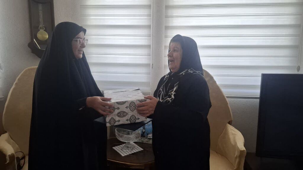 1329825 انتقال فرهنگ ایثار شهدا به نسل نو رسالت کانون است